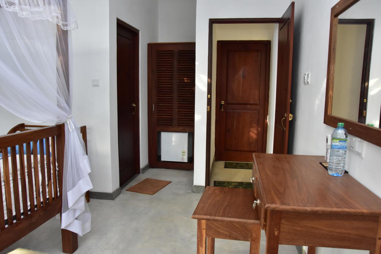 Green Almond Hotel Unawatuna Exterior photo