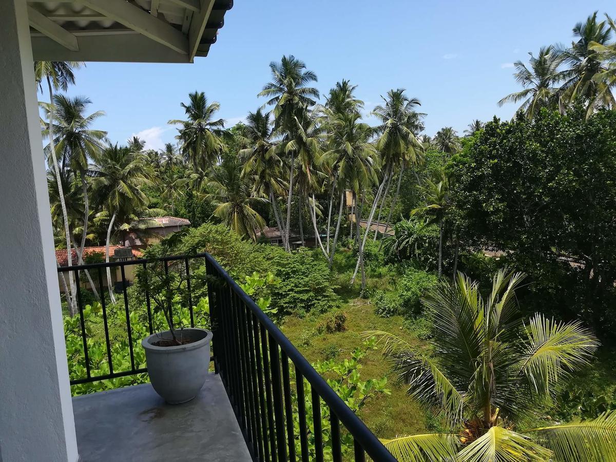 Green Almond Hotel Unawatuna Exterior photo