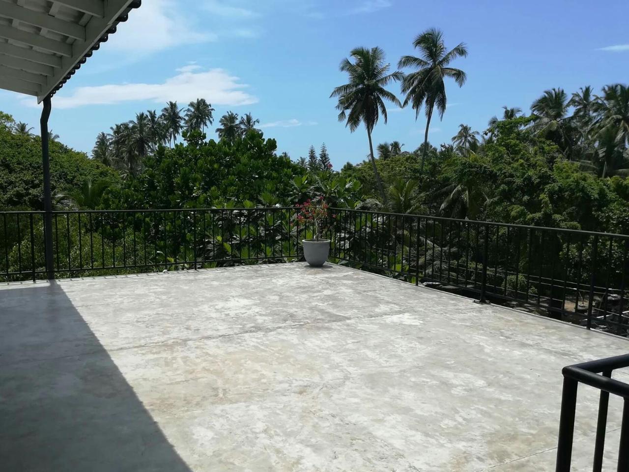 Green Almond Hotel Unawatuna Exterior photo