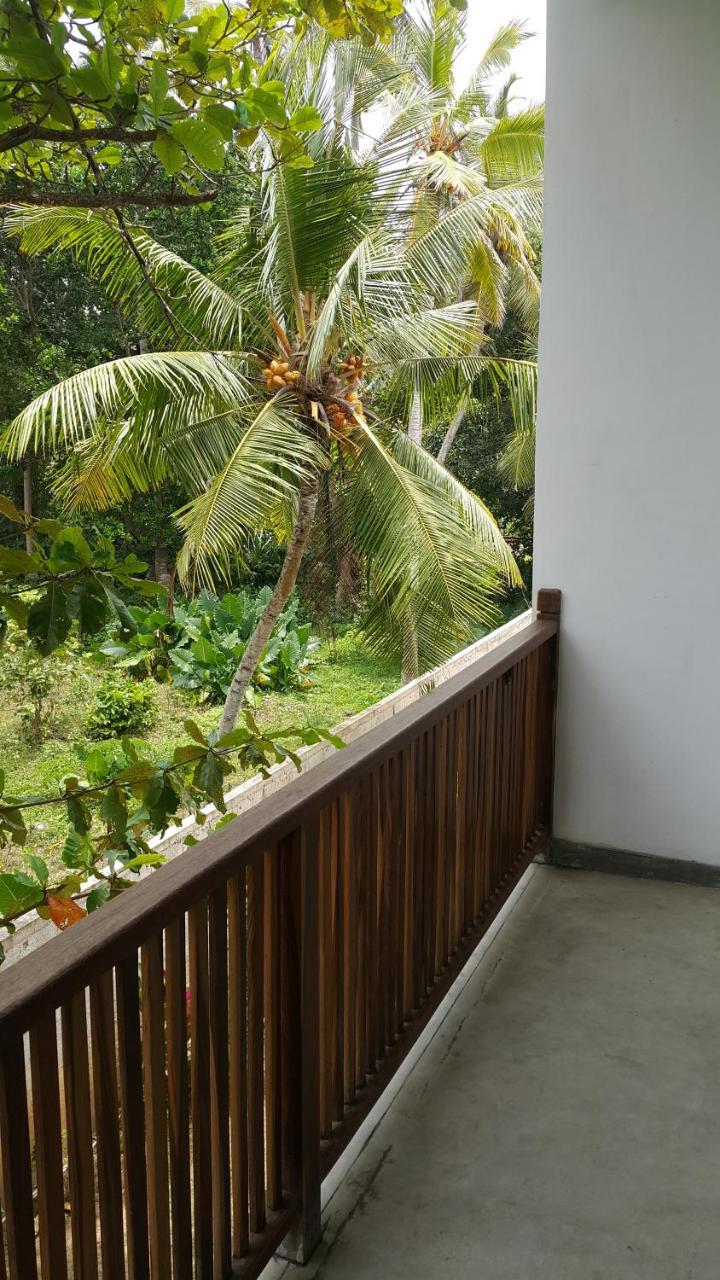Green Almond Hotel Unawatuna Exterior photo