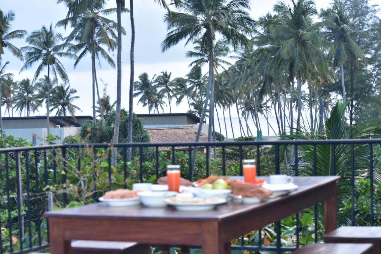Green Almond Hotel Unawatuna Exterior photo