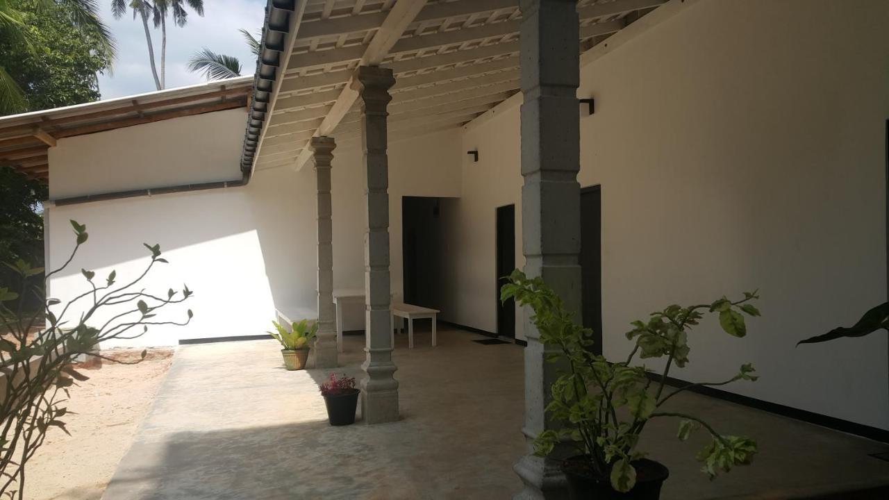Green Almond Hotel Unawatuna Exterior photo