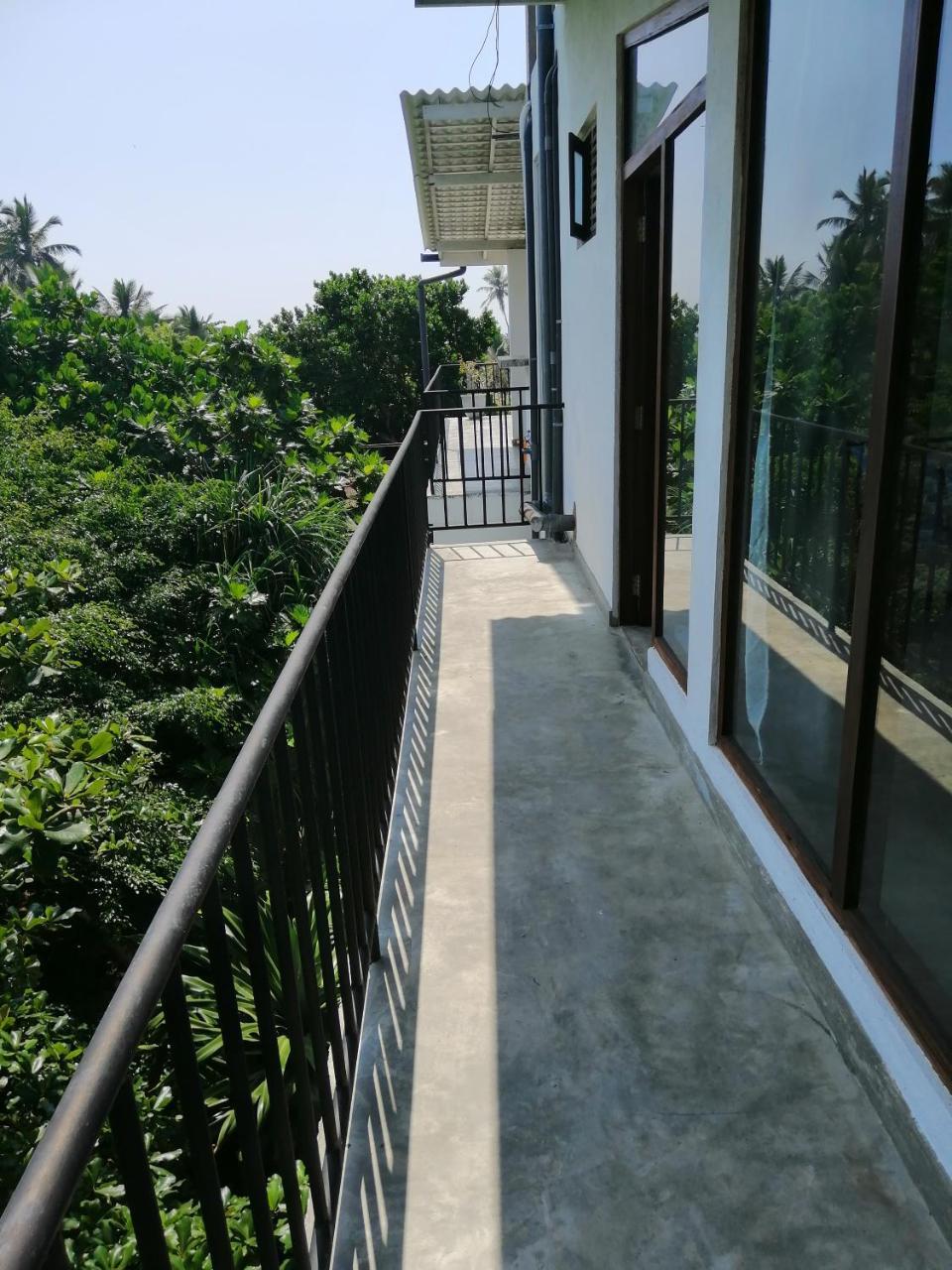 Green Almond Hotel Unawatuna Exterior photo