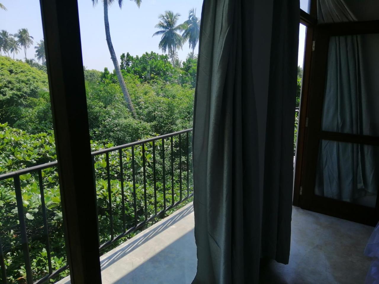Green Almond Hotel Unawatuna Exterior photo